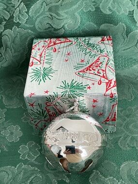 Vintage 1989 Wallace Silversmiths Collectible Christmas Sleigh Bell ornament EUC